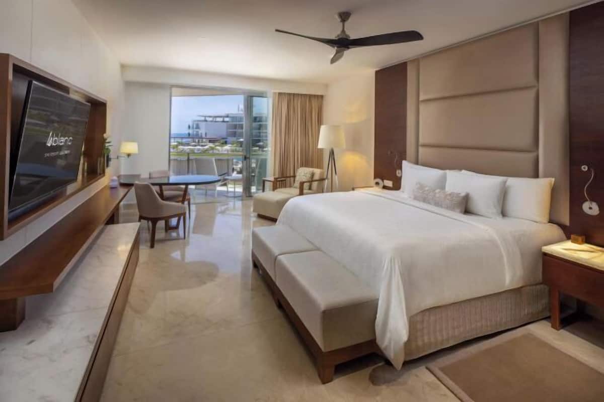 1 bedroom, premium bedding, down duvets, free minibar