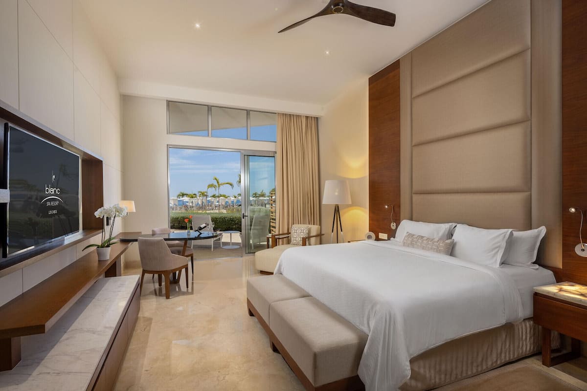 1 bedroom, premium bedding, down comforters, free minibar