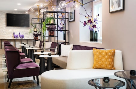 Lobby. Leonardo Boutique Hotel Linz City Center