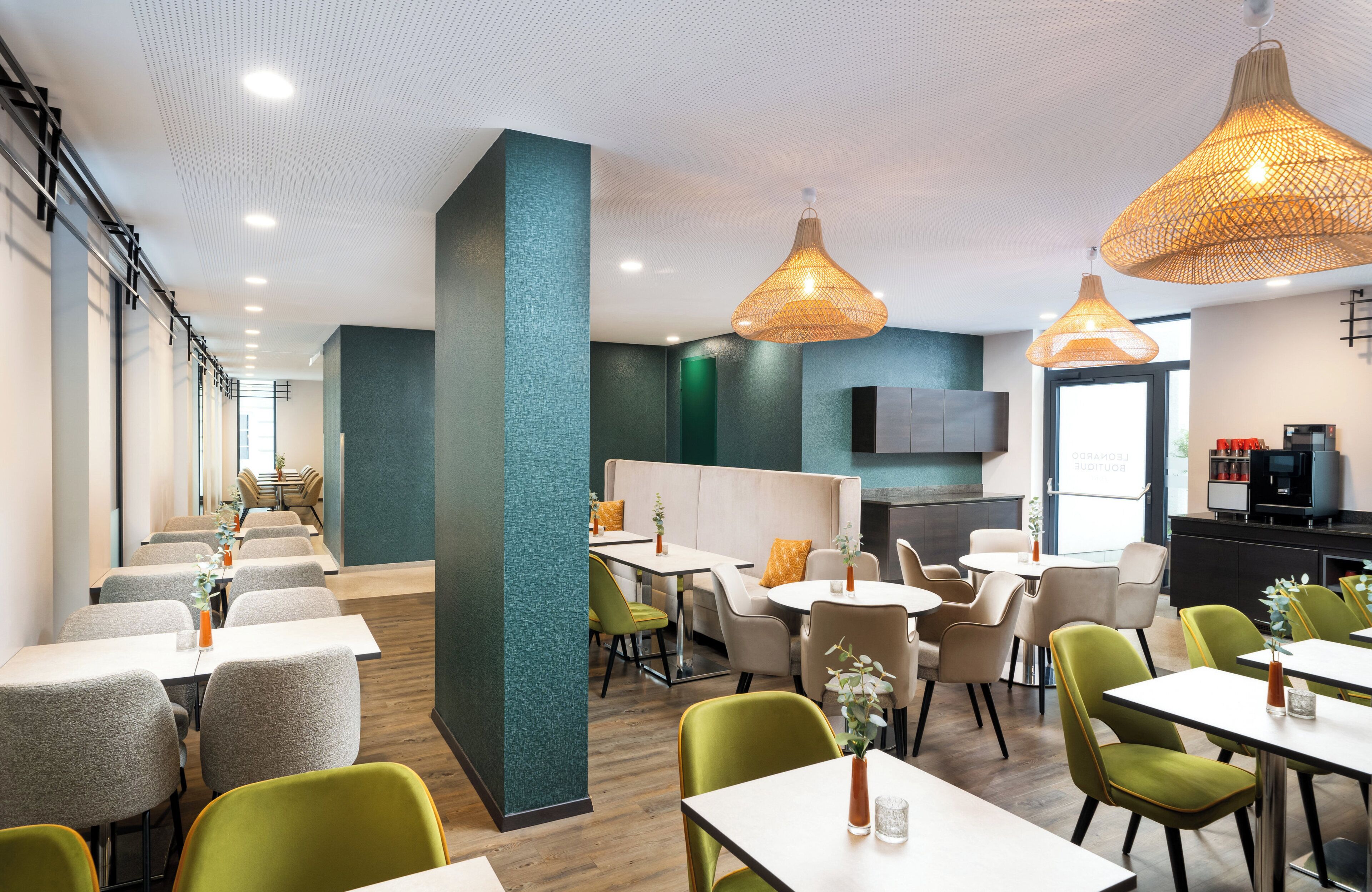 Tägliches Frühstücksbuffet (16 EUR pro Person)