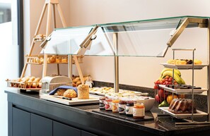 Daily buffet breakfast for a fee