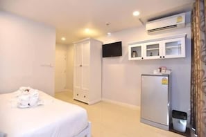 Desk, blackout curtains, free WiFi, wheelchair access