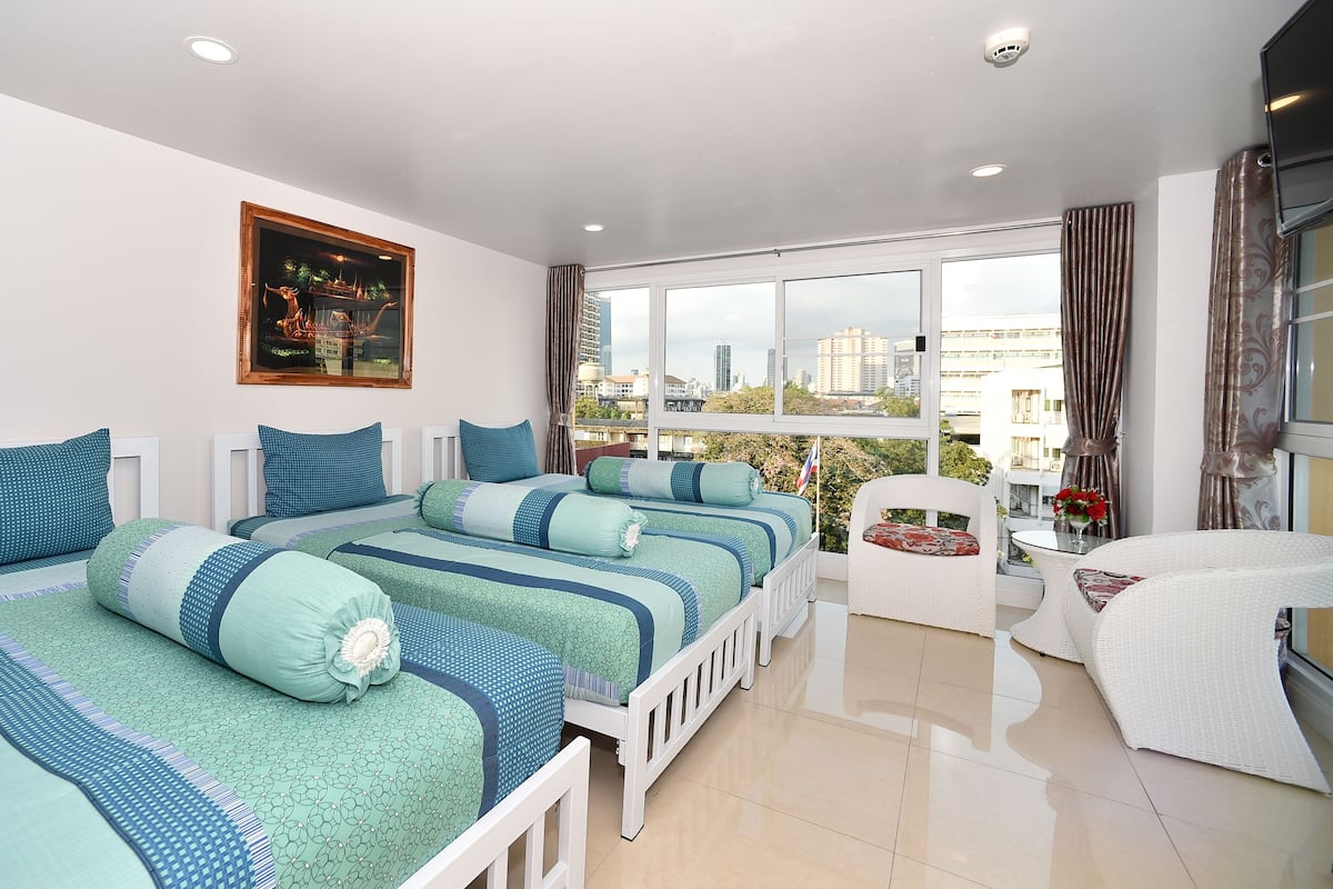 Superior Triple Room | Meja kerja, tirai kedap cahaya, dan Wi-Fi gratis