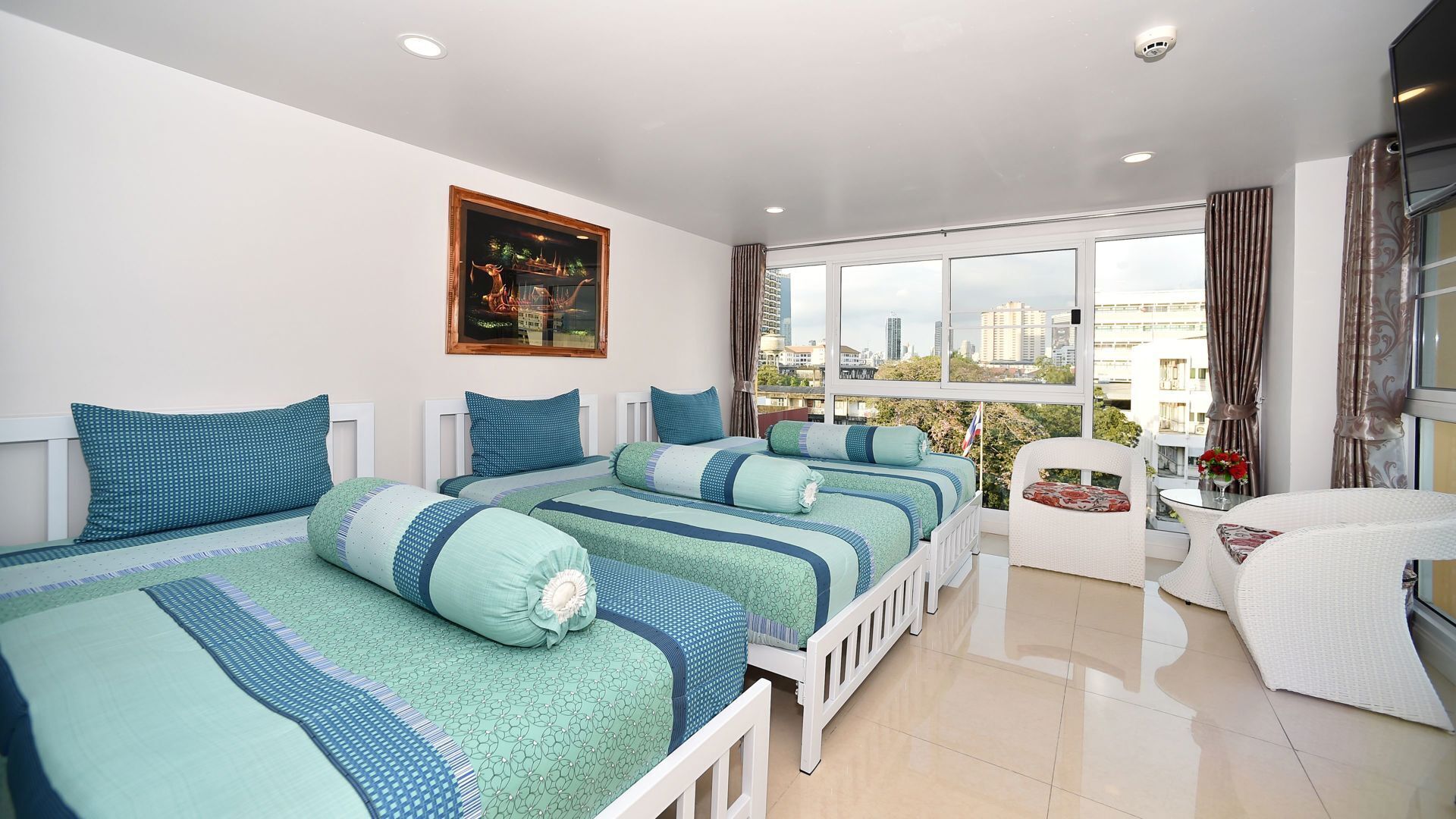 Desk, blackout drapes, free WiFi, wheelchair access