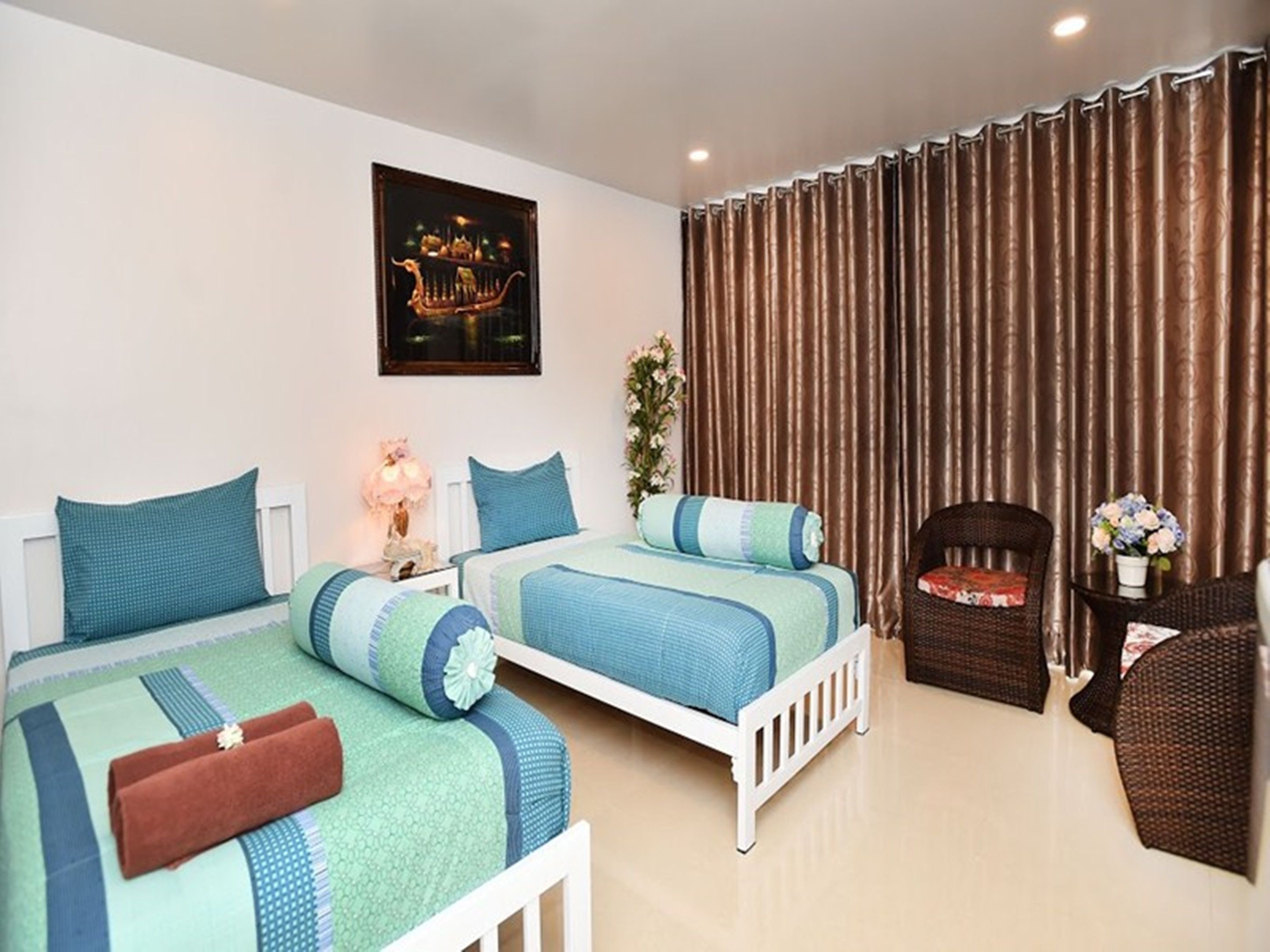 desk, blackout curtains, free wifi, wheelchair access