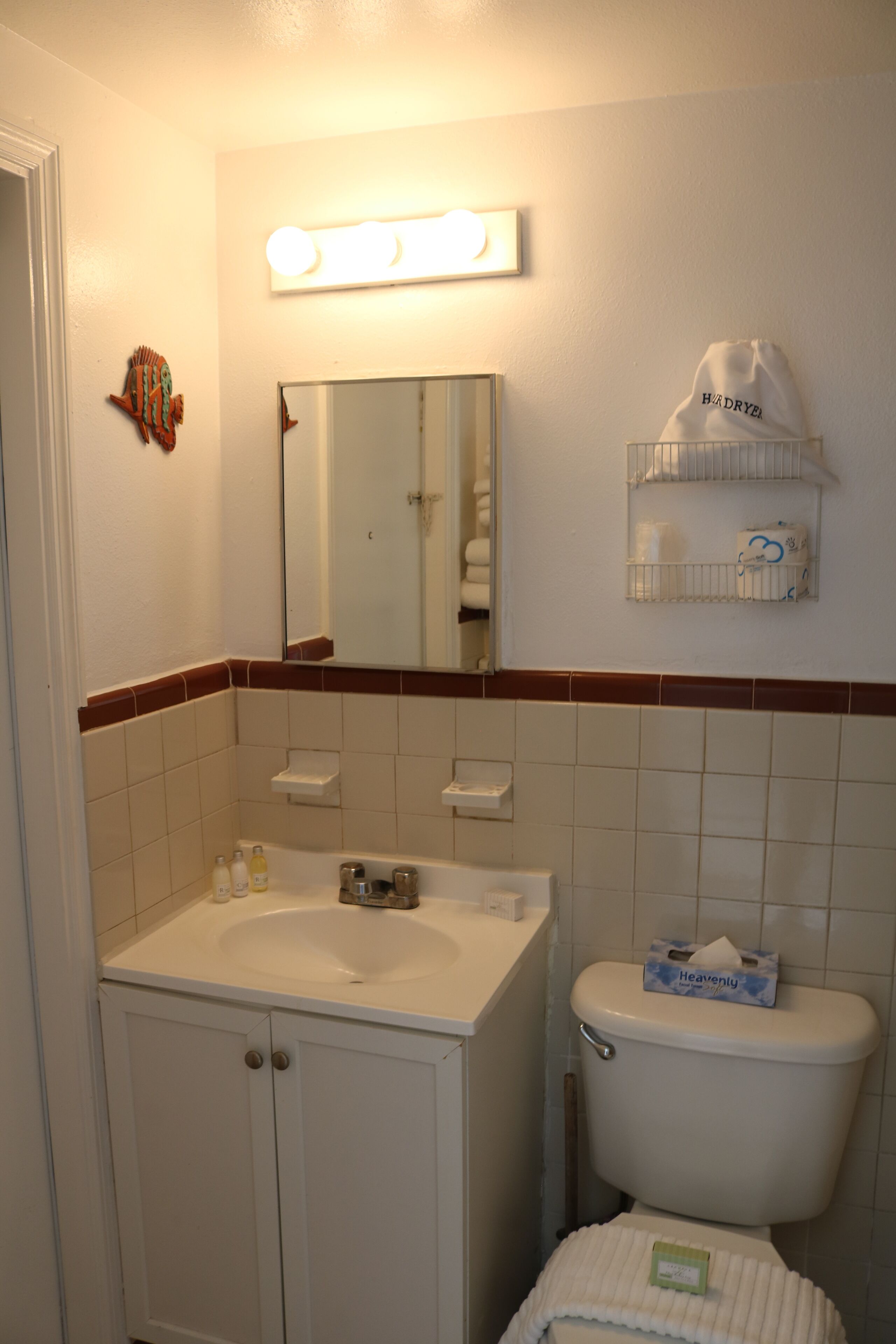 room, 1 king bed, kitchen, courtyard view (1st floor) | bathroom | deep-soaking bathtub, free toiletries, hair dryer, towels