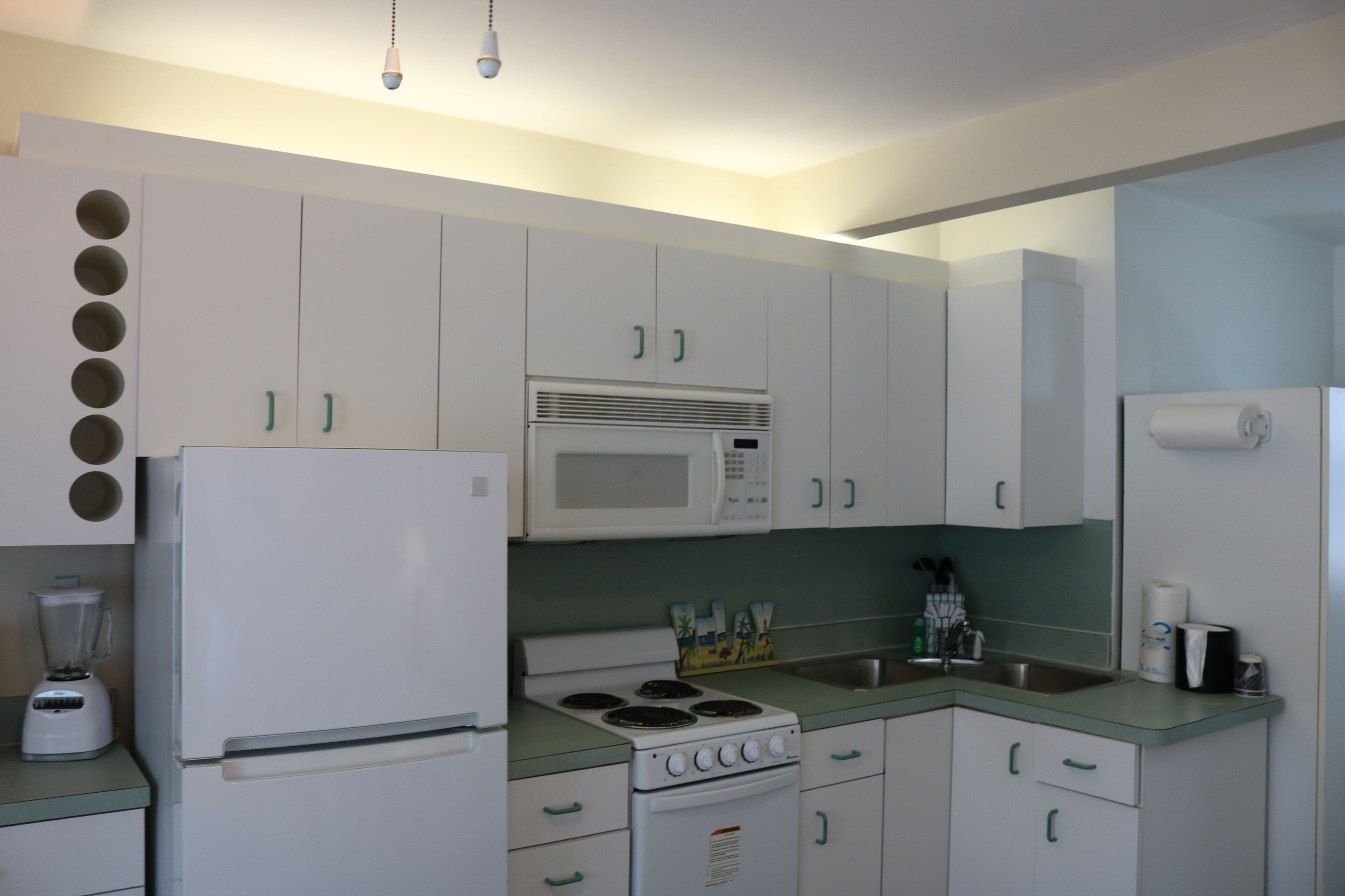 room, 1 king bed, kitchen, courtyard view (2nd floor) | private kitchen | fridge, microwave, coffee/tea maker, cookware/dishes/utensils