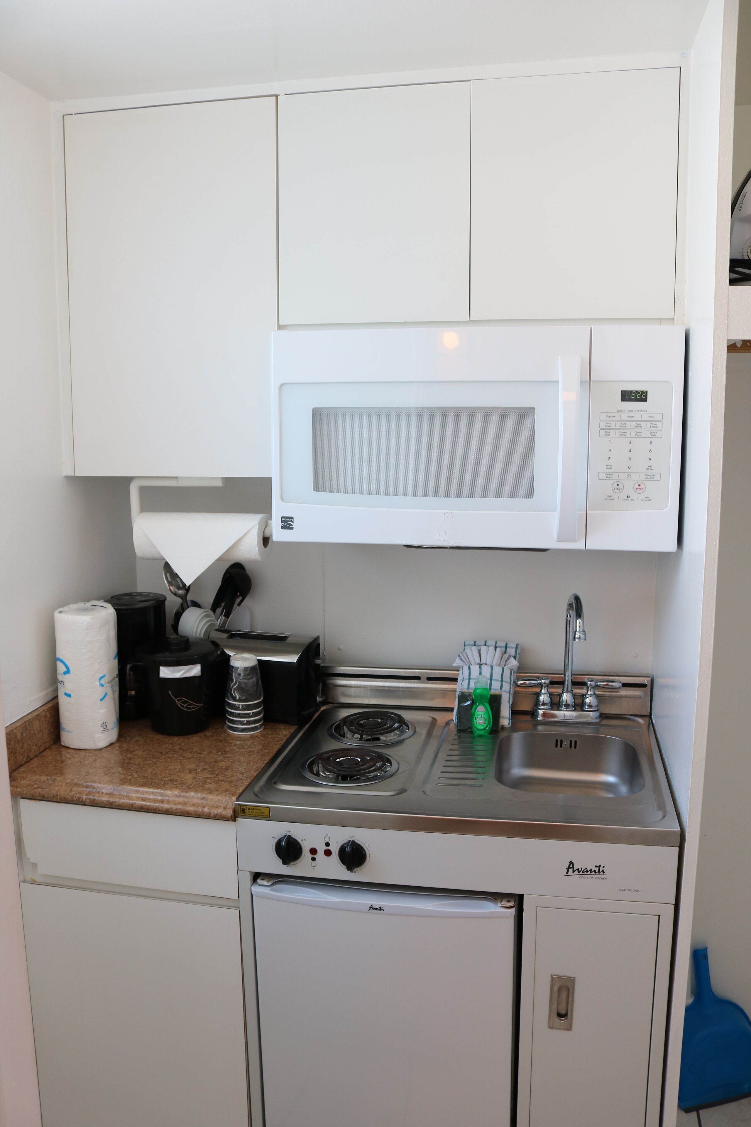 room, 2 double beds, kitchen, courtyard view (1st floor) | private kitchenette | fridge, microwave, coffee/tea maker, cookware/dishes/utensils