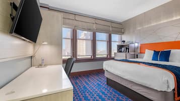 Standard Room, 1 King Bed, Non Smoking | Premium bedding, in-room safe, desk, laptop workspace