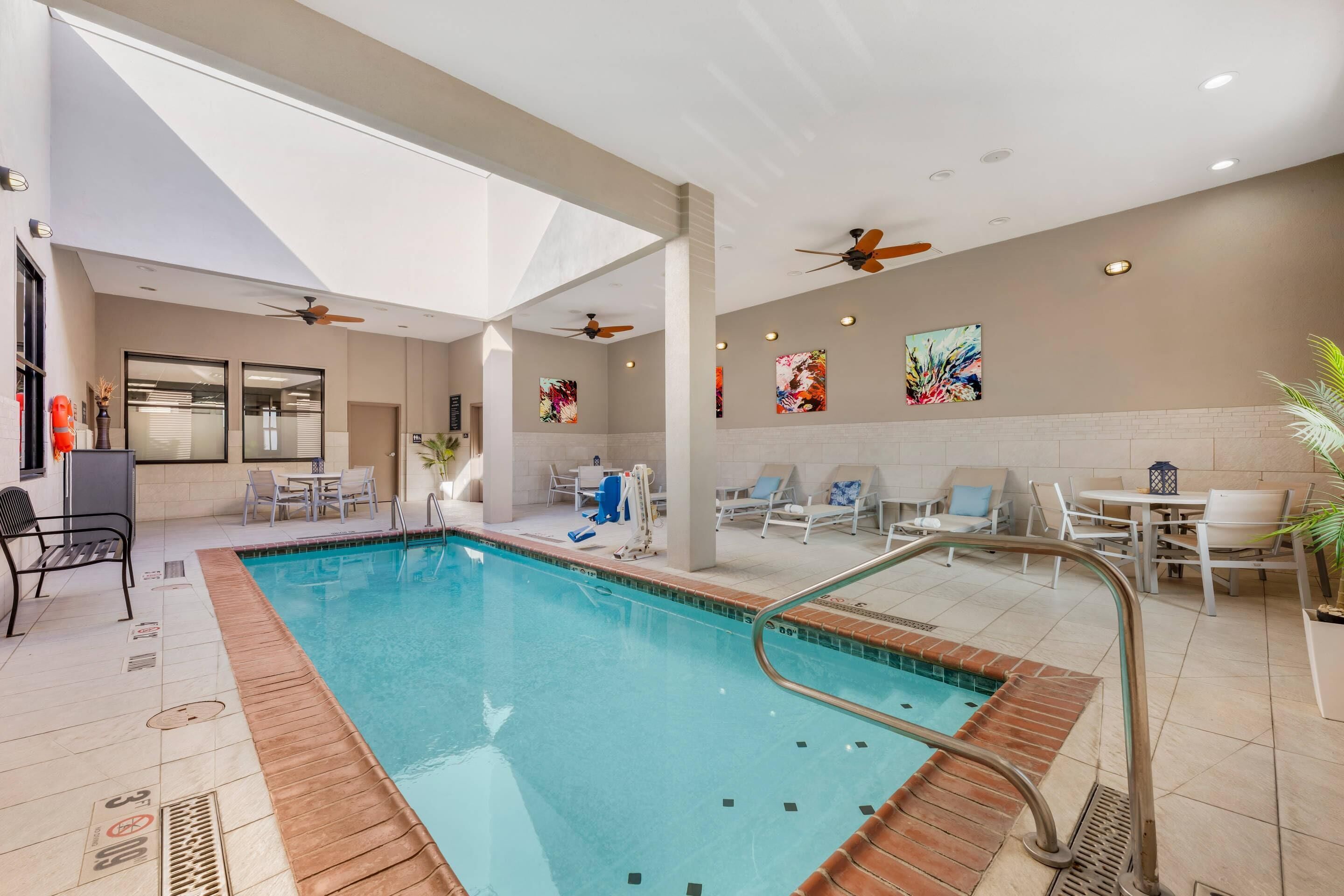 Indoor pool, sun loungers