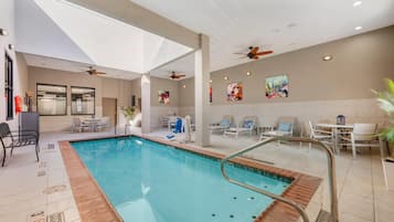 Indoor pool, sun loungers