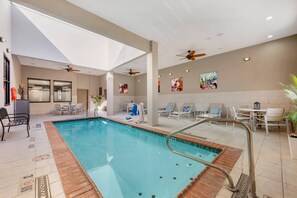 Indoor pool, sun loungers - Hotel 1914 - Historic Alamo Riverwalk, an Ascend Collection Hotel (San Antonio)