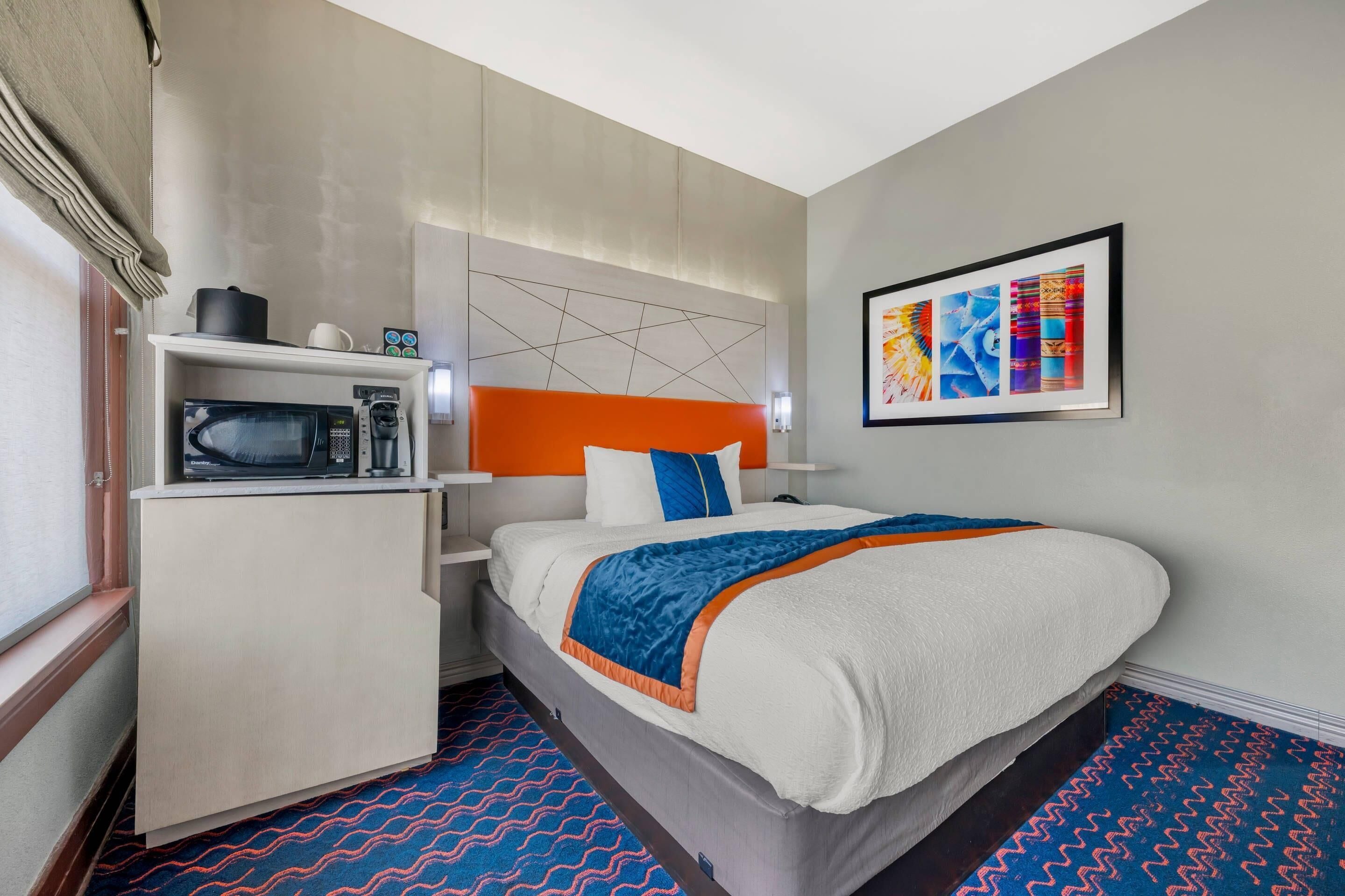 Premium bedding, in-room safe, desk, laptop workspace