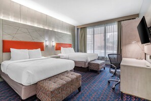 Premium bedding, in-room safe, desk, laptop workspace - Bw Premier Historic Travelers Alamo/riverwalk (San Antonio)