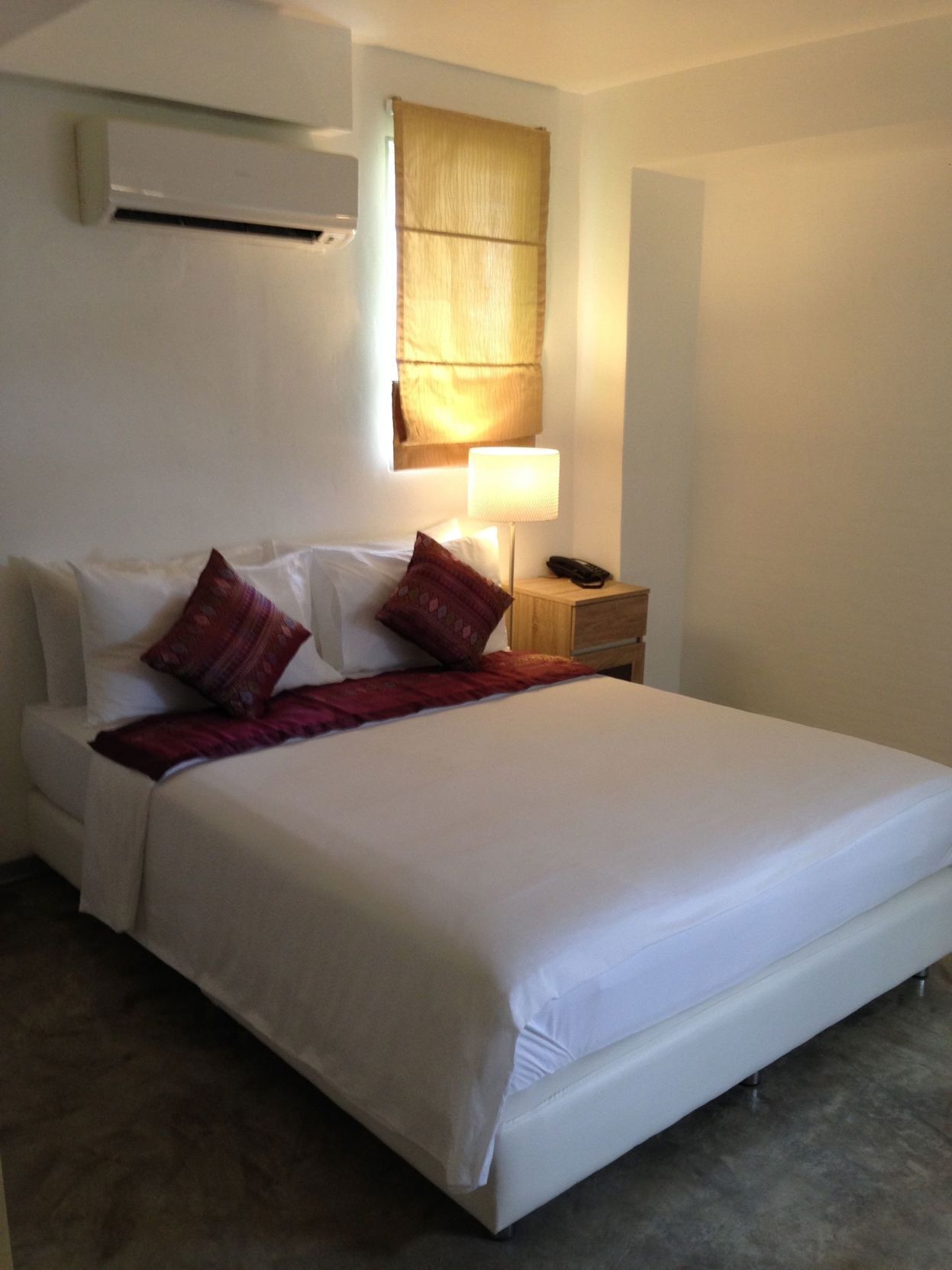 In-room safe, desk, free WiFi