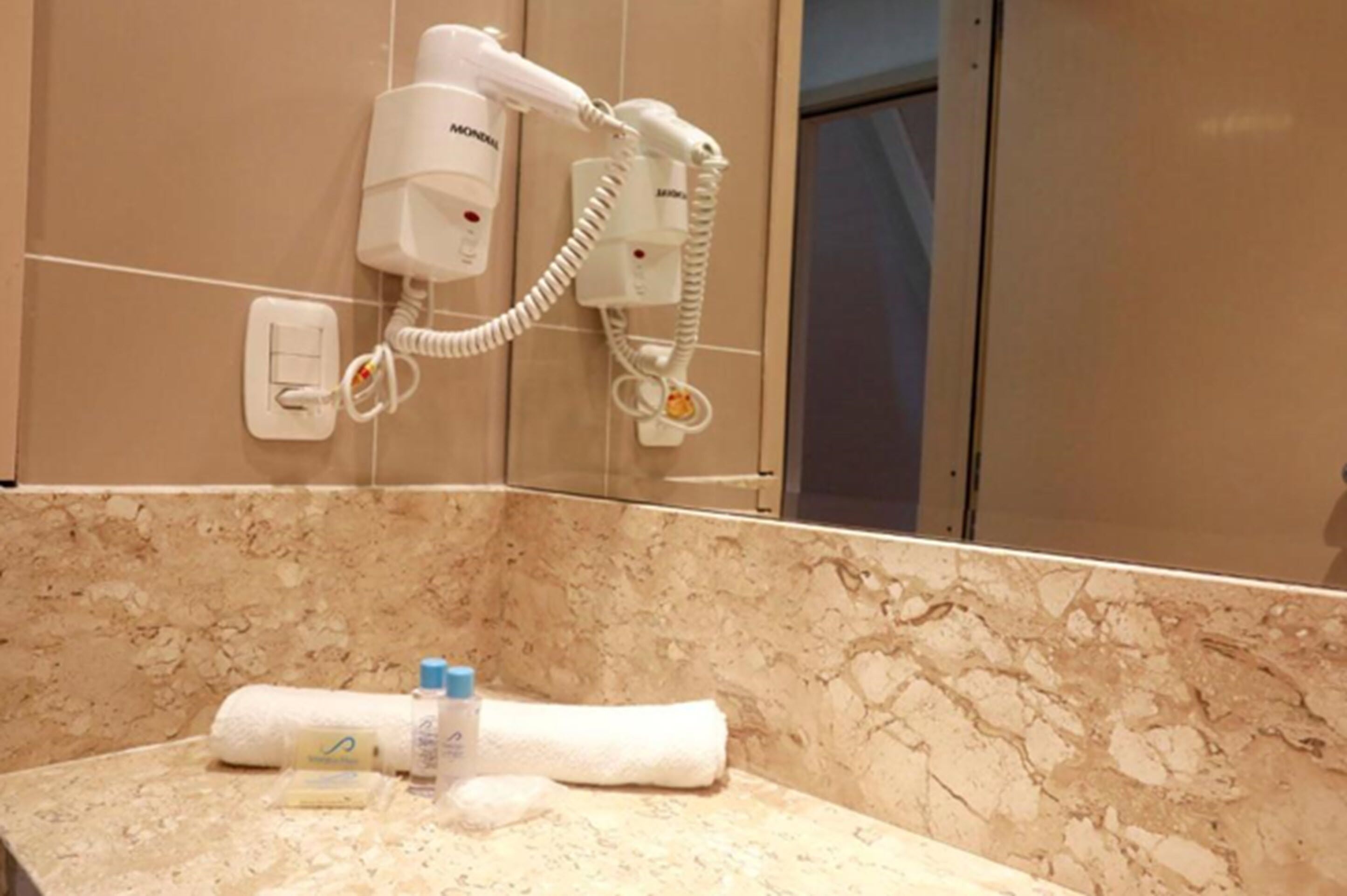 suite quadruple | blackout curtains, soundproofing, free wifi, bed sheets