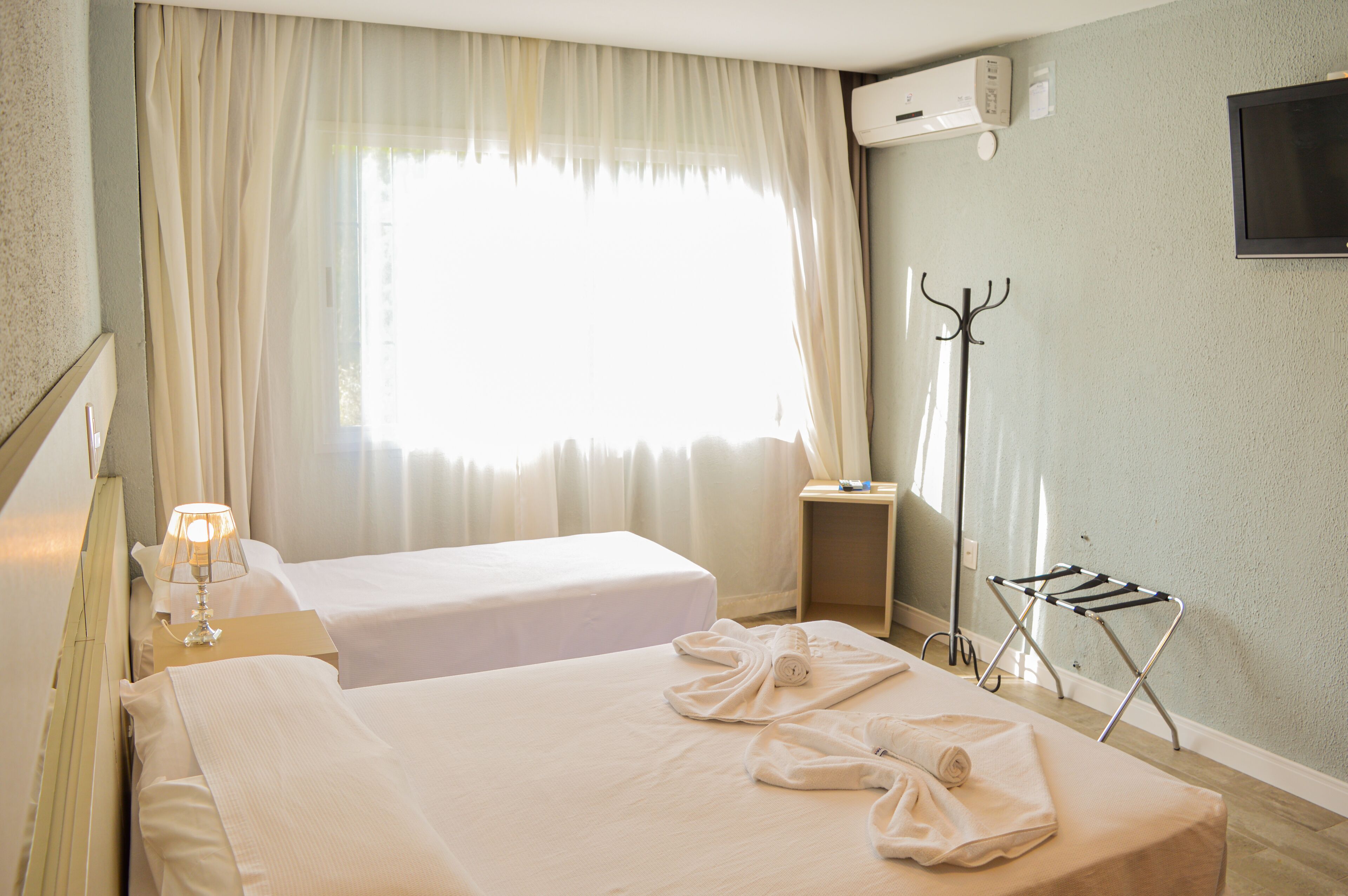family suite | blackout curtains, soundproofing, free wifi, bed sheets