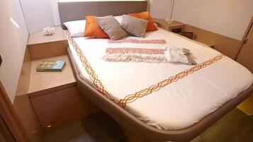 Ipanema 58 Private Yacht | 6 bedrooms, WiFi, bed sheets
