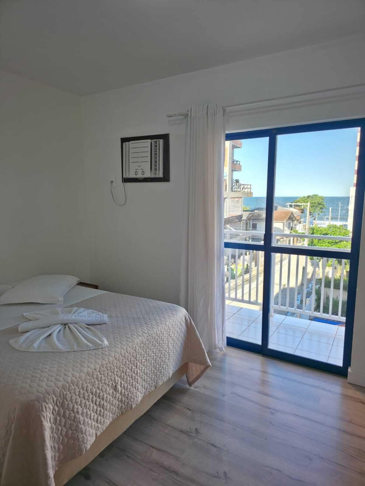 迷你吧、遮光窗帘、熨斗/熨板、免费 WiFi