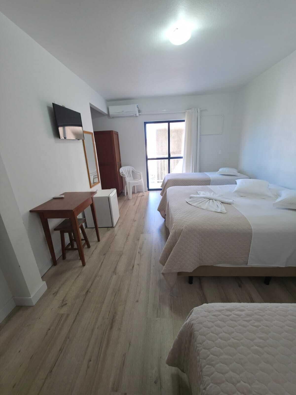 四人房 | 迷你吧、遮光窗帘、熨斗/熨板、免费 WiFi