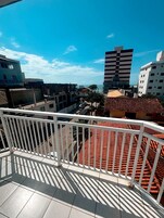 Quarto solteiro | Frigobar, cortinas blackout, ferros/tábuas de passar roupa