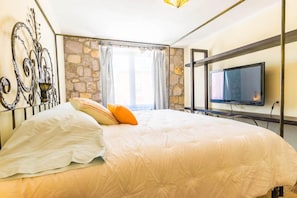 House, 5 Bedrooms | 5 bedrooms, iron/ironing board, free WiFi