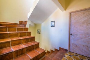 Casa, 5 habitaciones | Zona de estar | Una televisión de pantalla plana, un reproductor de DVD