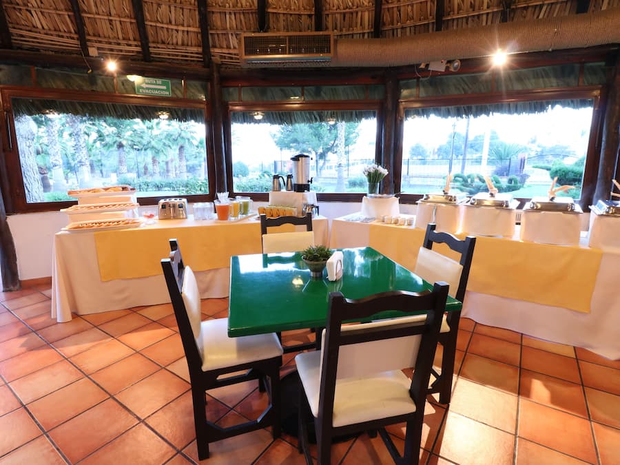 Breakfast, lunch, dinner served; Regional cuisine