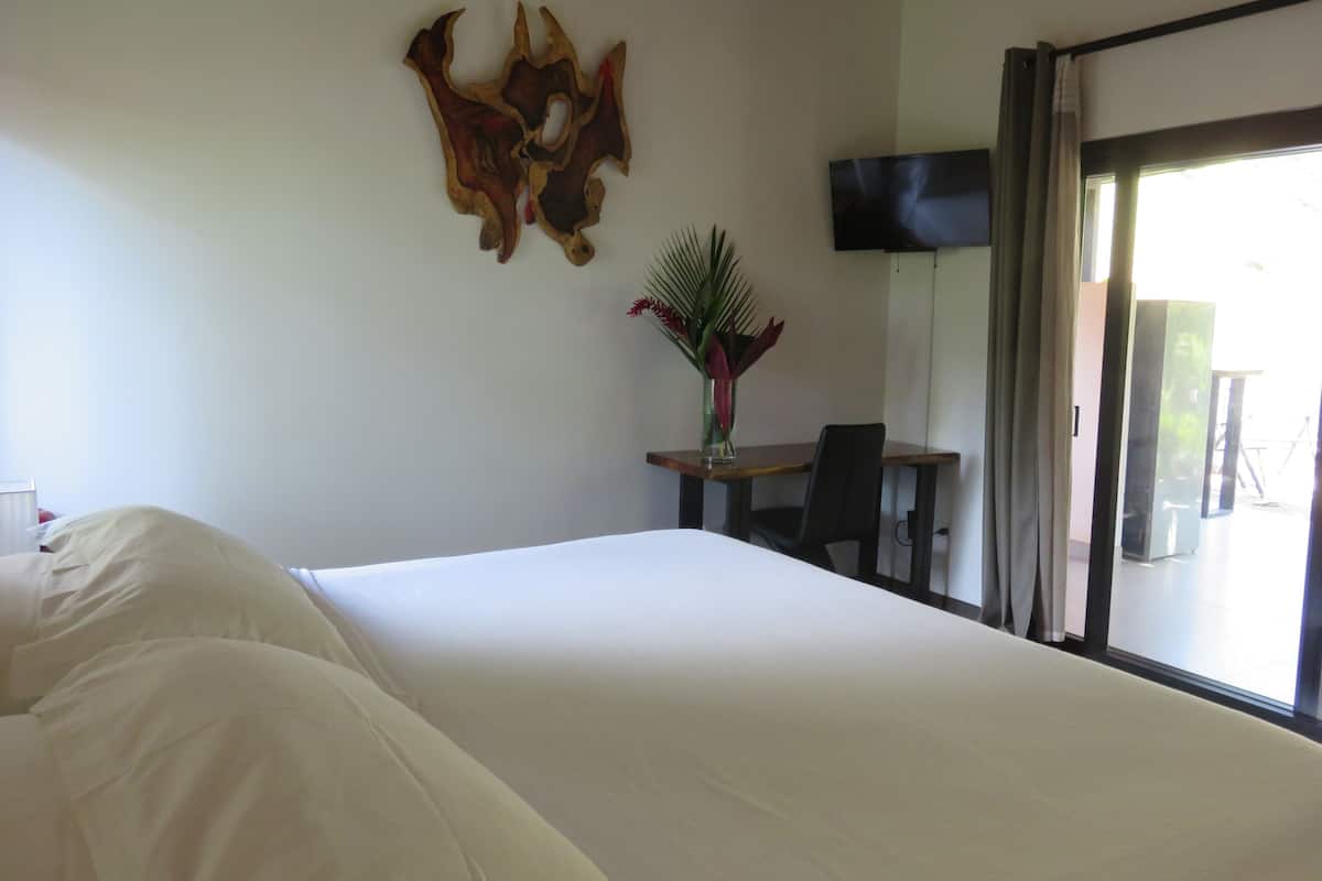 Romantic Room, Kitchenette, Garden View | 1 bedroom, in-room safe, desk, cots/infant beds