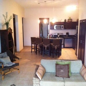 Condo, 2 Bedrooms, Ocean View (B3) | Living area