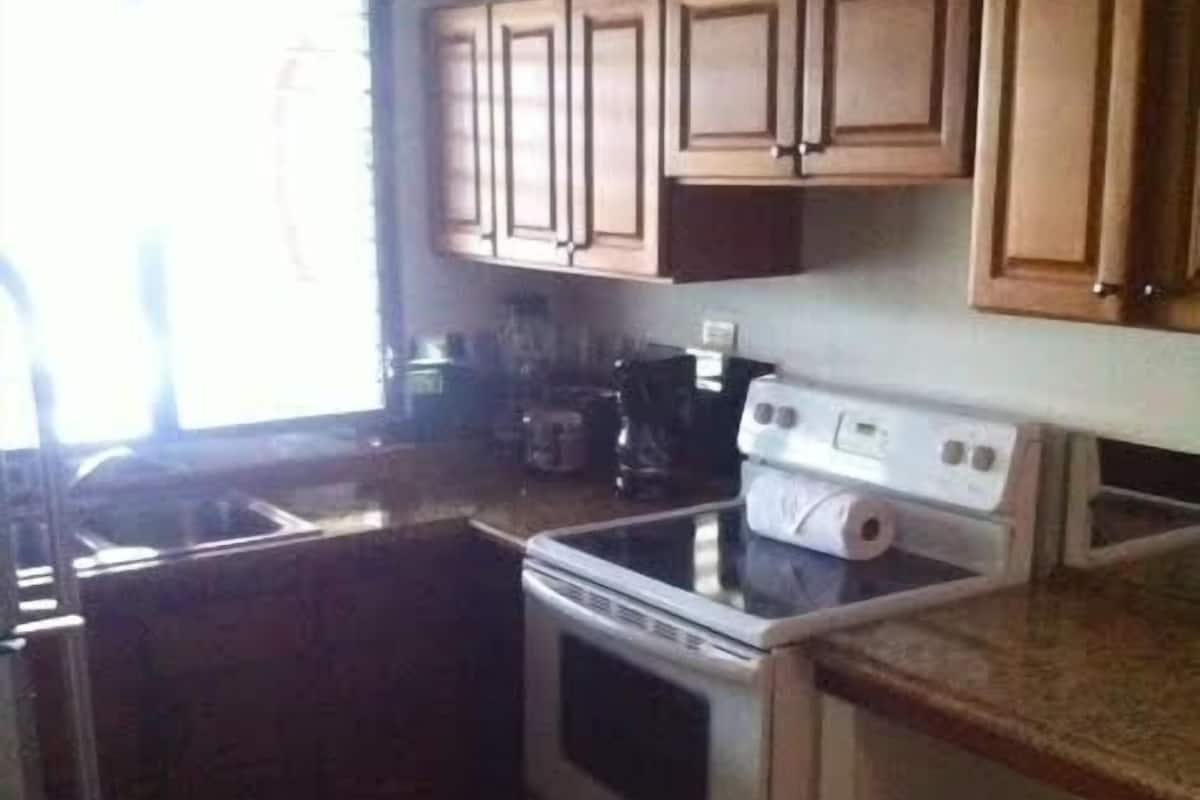 Condo, 2 Bedrooms (B1) | Private kitchen | Full-sized fridge, microwave, oven, stovetop