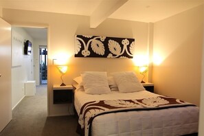 One Bedroom Apartment | 1 bedroom, premium bedding, in-room safe, free WiFi - Kokomo Retreat (Russell)