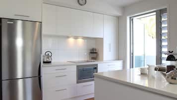 Apartamento, 2 quartos | Cozinha privada | Cooktop, cafeteira/chaleira, torradeira