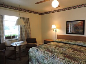 Standard Room, 1 King Bed | Free WiFi, bed sheets - The Golden Inn (New Paris)