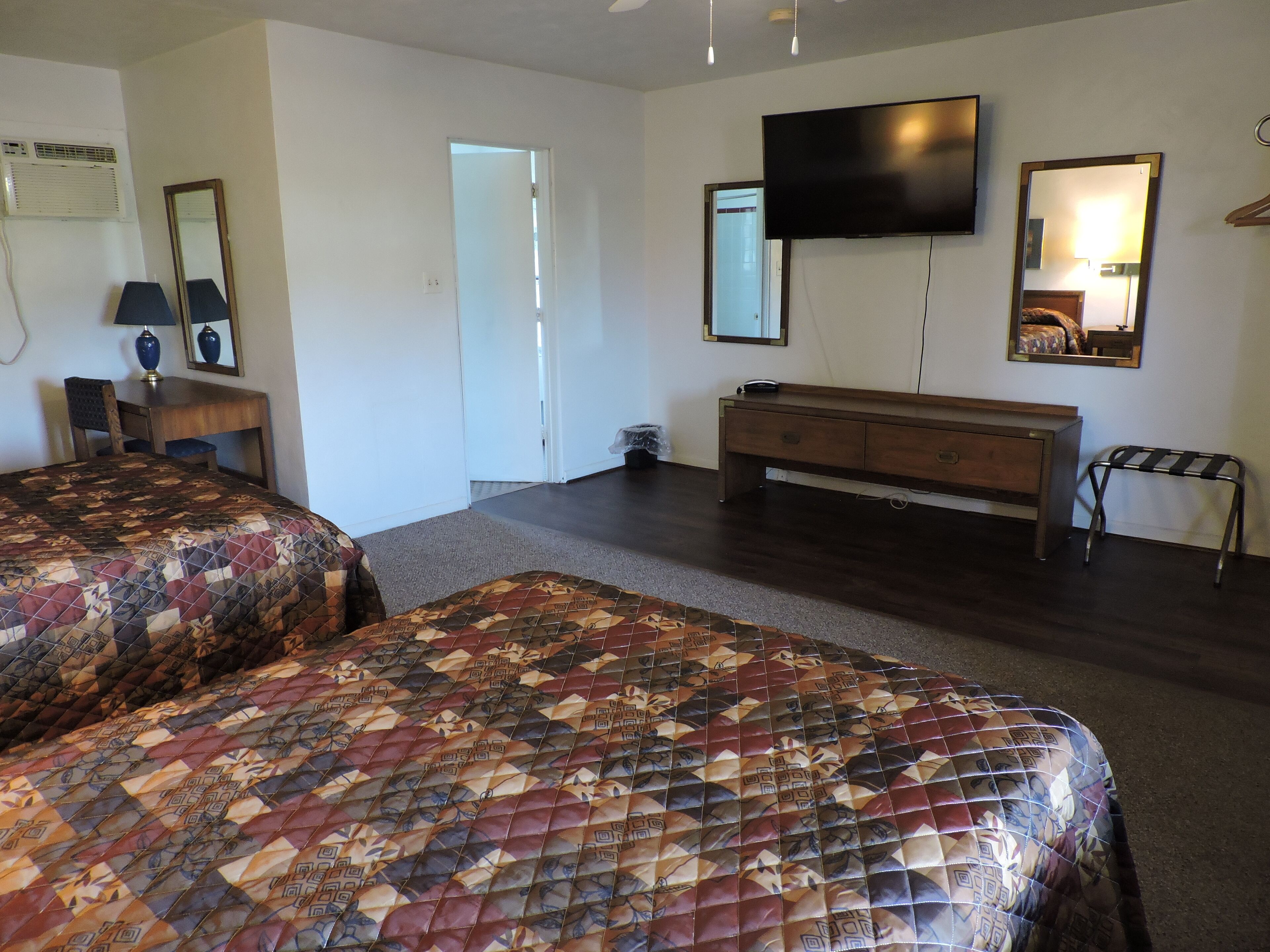 Standard Room, 2 Double Beds | Free WiFi, bed sheets