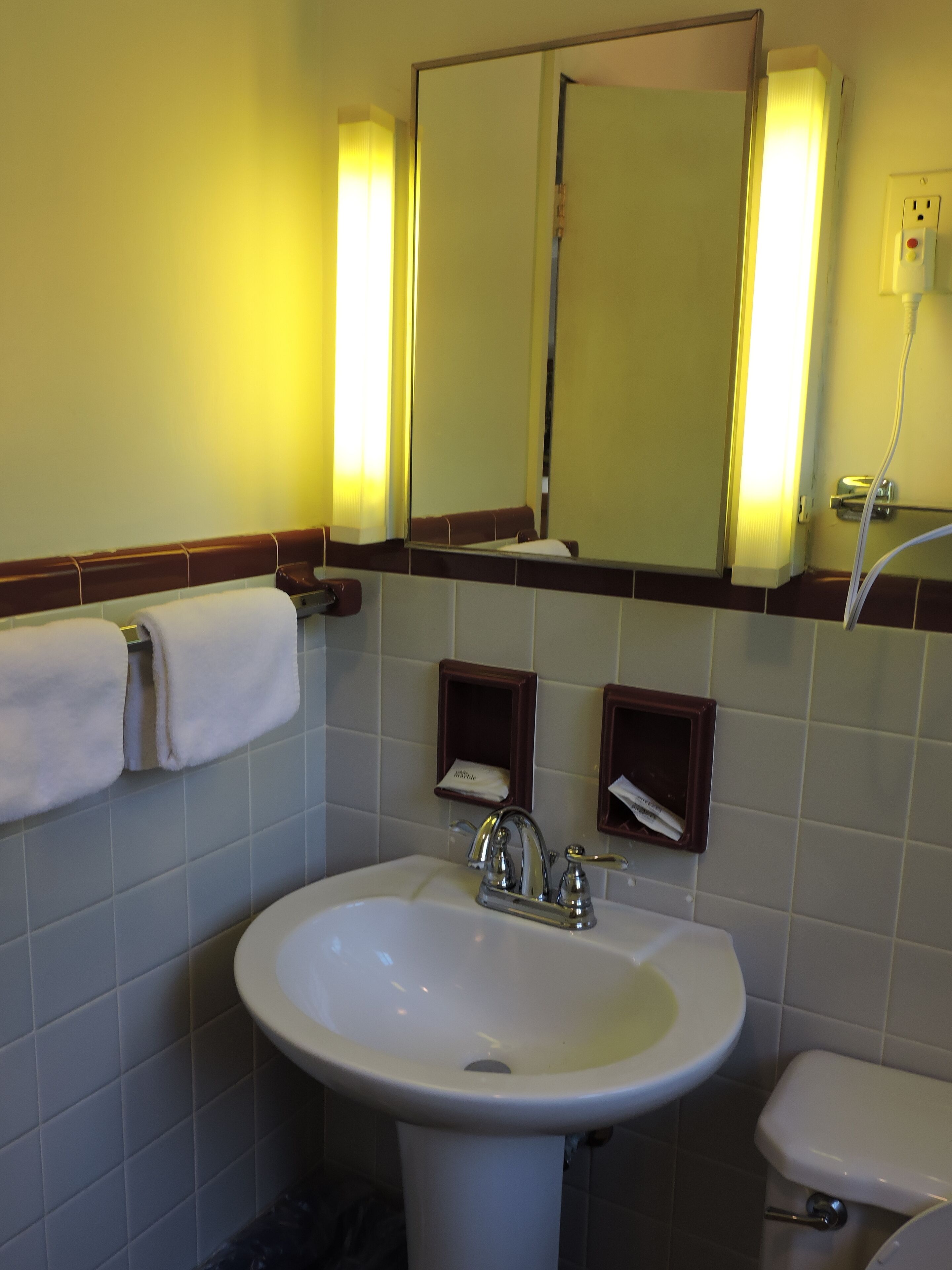 Standard Room, 2 Double Beds | Bathroom | Free toiletries, hair dryer, towels