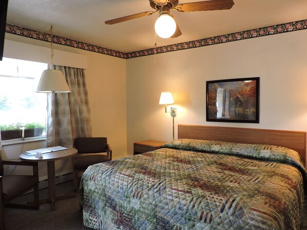 Standard Room, 1 King Bed