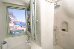 Shower, designer toiletries, hair dryer, towels - Opsis Cave House (Santorini)