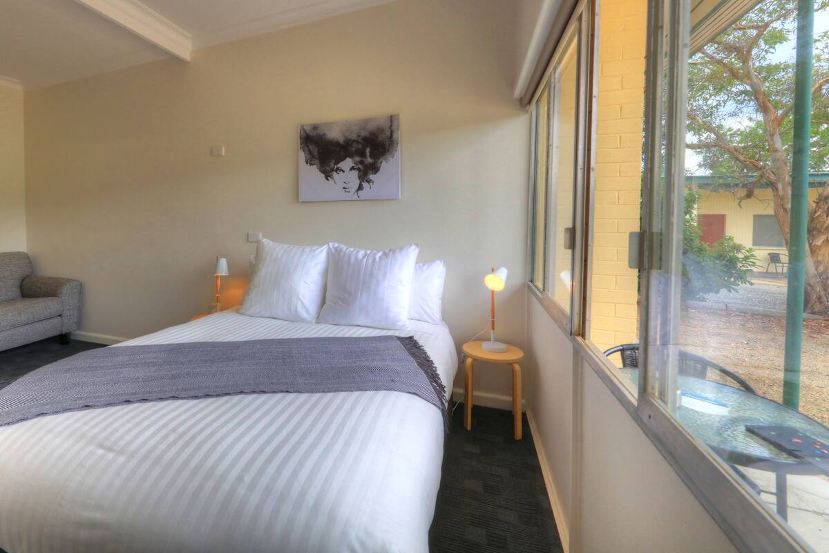 Habitación básica doble, 1 cama Queen size, vista a la montaña