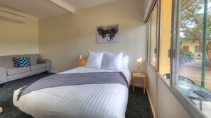 Habitación básica doble, 1 cama Queen size, vista a la montaña