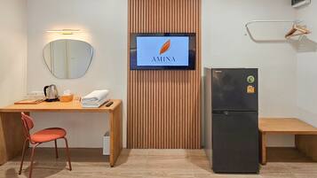 Comfort Double Room, 1 King Bed | Desk, laptop workspace, blackout drapes, free WiFi