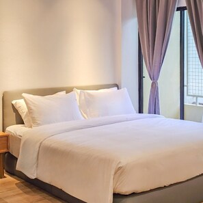 Deluxe Room, 1 King Bed | Desk, laptop workspace, blackout curtains, free WiFi - Amina Residence (Nonthaburi)