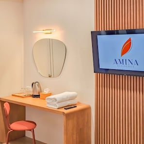 Comfort Double Room, 1 King Bed | Desk, laptop workspace, blackout drapes, free WiFi