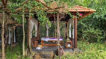 Couples treatment room(s), body treatments, hot stone massages