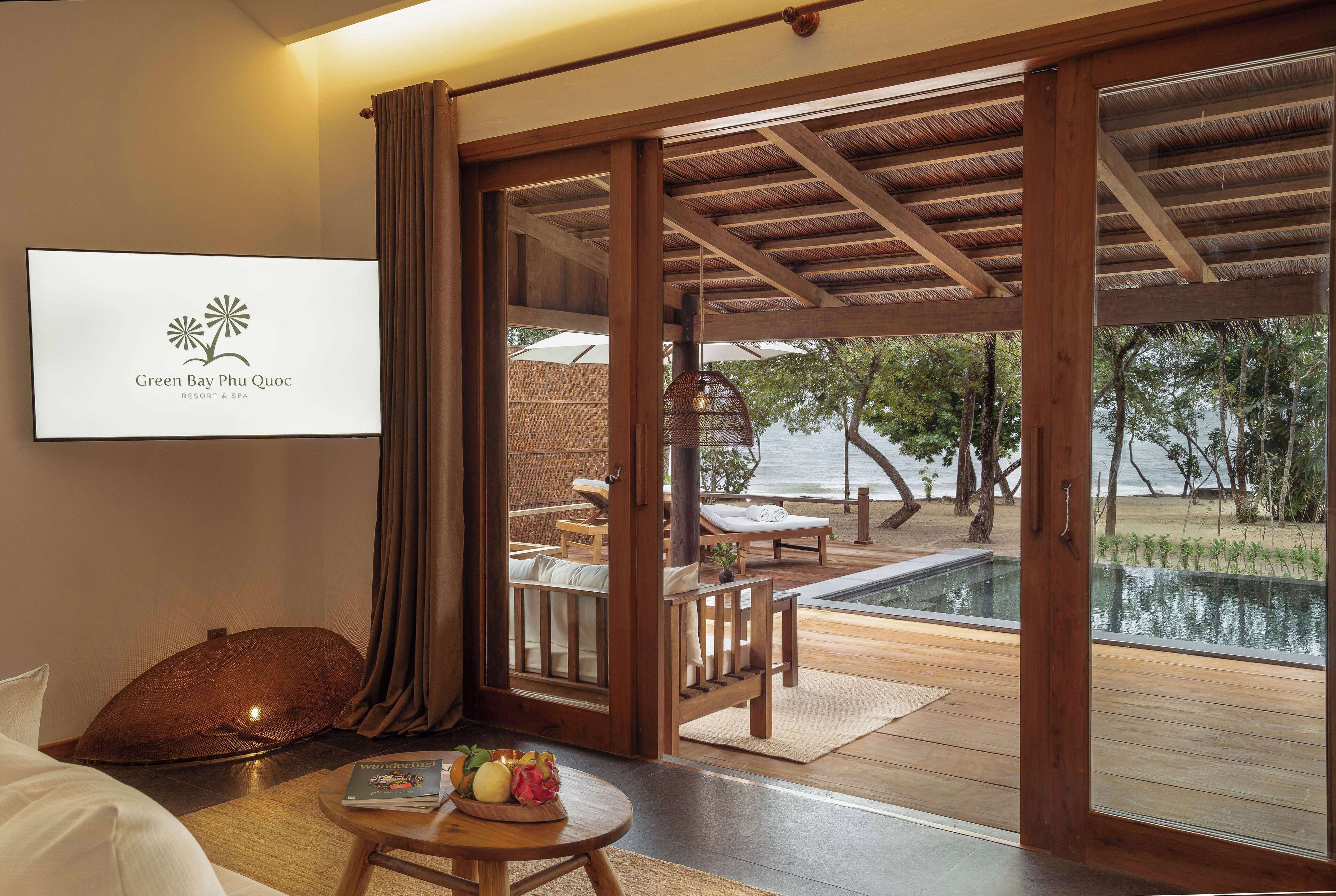 Beachfront Pool Villa | Sábanas de algodón egipcio y ropa de cama de alta calidad 