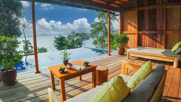 Ocean Pool Villa - Afternoon Tea & Airport transfer | Beach/ocean view