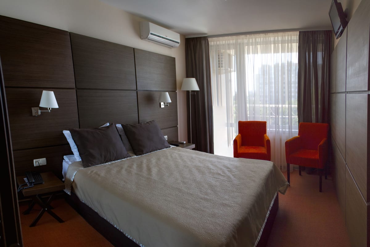 Junior Suite | In-room safe, desk, iron/ironing board (on request)