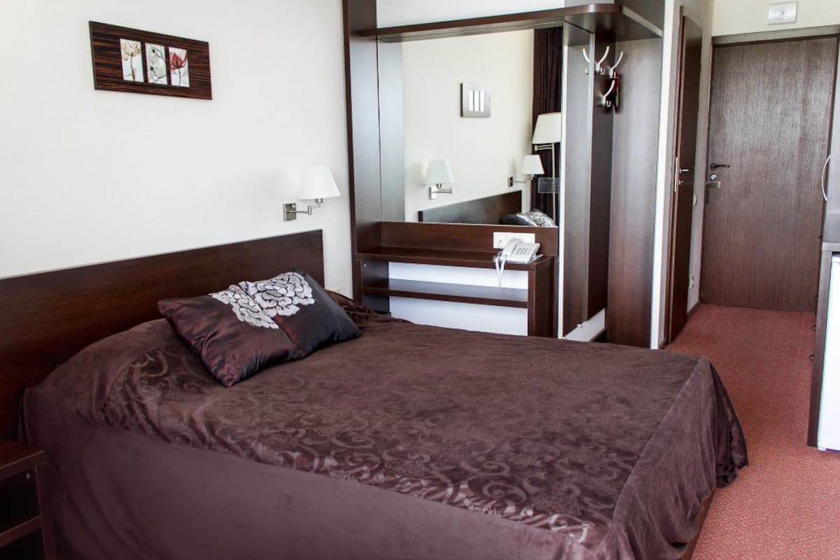 Single Room | In-room safe, desk, iron/ironing board (on request)