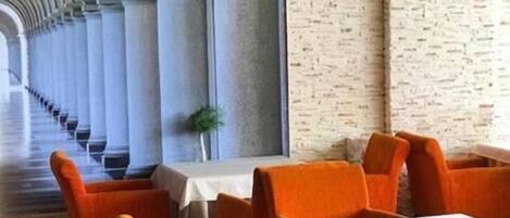 Breakfast, lunch, dinner served; Modern European cuisine