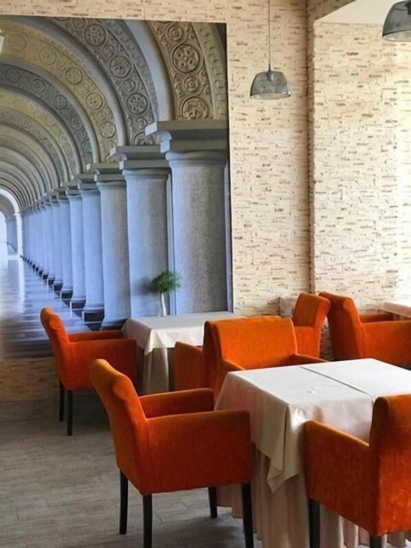 Breakfast, lunch, dinner served; Modern European cuisine 